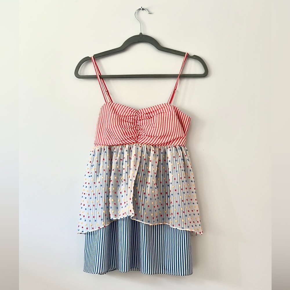 ❤️💙🤍Super cute flared top size S